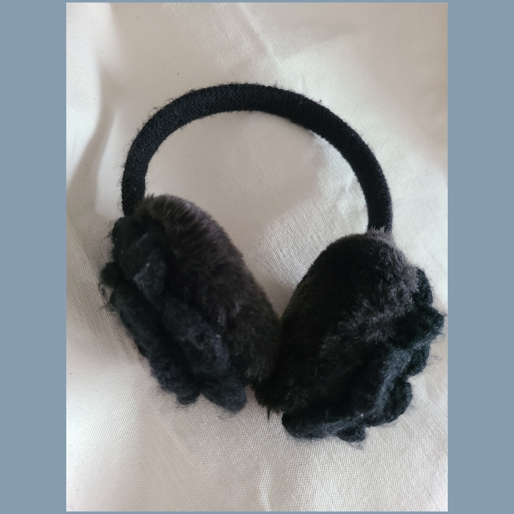 FLUFFY EARMUFFS